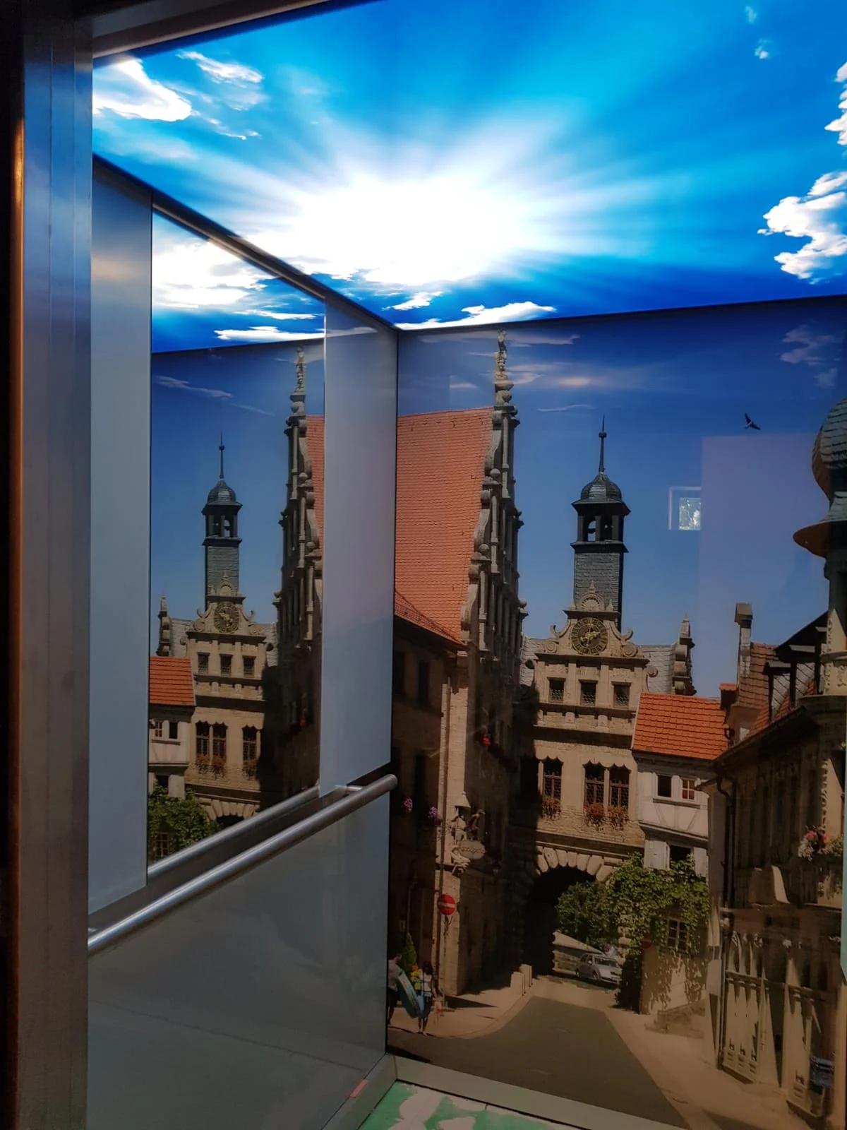 Kabinenauskleidung bedrucktes Glas und bedruckte Glasflächenleuchte (Himmel)